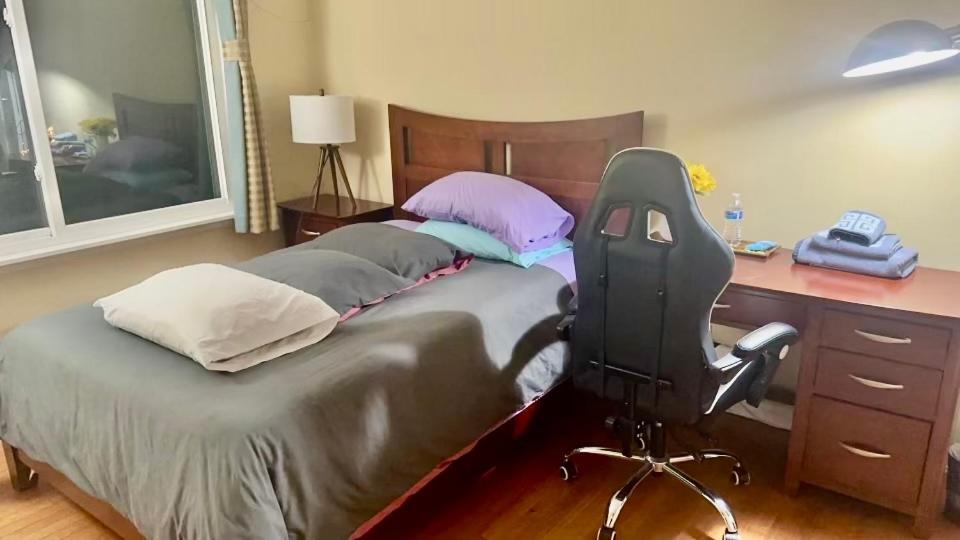 B2 A Private Room In Naperville Downtown With Desk And Wi-Fi Near Everything Exterior photo